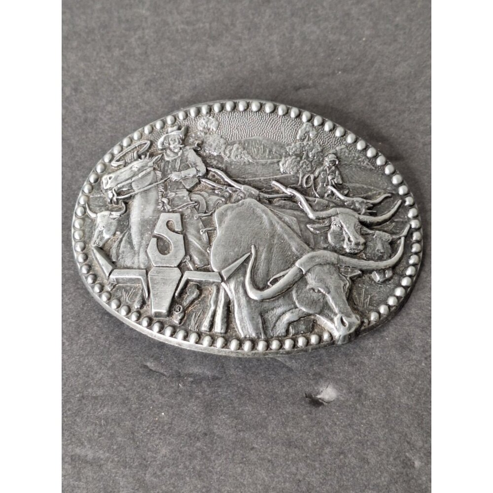 VINTAGE ZEE SERIES WESTERN BELT BUCKLE COWBOY ROPING A LONGHORN - Picture 1 of 4